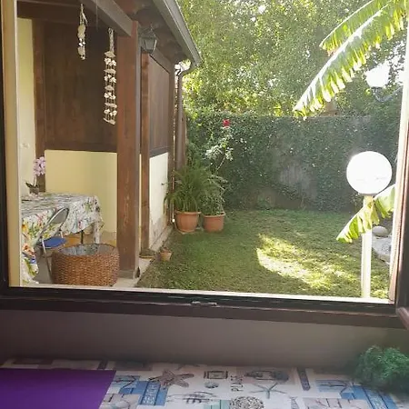 Brezza Di Mare In Con Giardino E ,casa Vacanze Al Mare Quartu SantʼElena