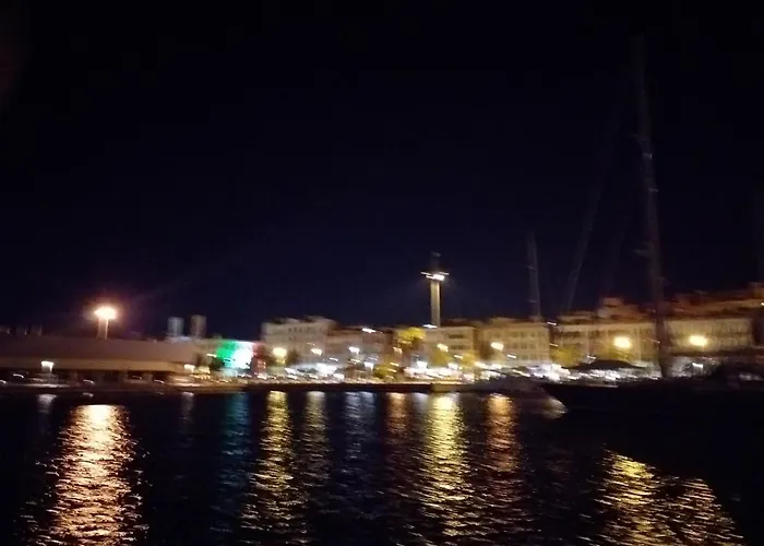 Brezza Di Mare In Con Giardino E ,casa Vacanze Al Mare Villa Quartu SantʼElena